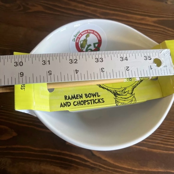 Dr. Seuss How The Grinch Stole Christmas Ramen Bowl, Chopsticks🥡🥢 - Picture 4 of 4